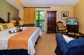 Private balcony-grand views-pool-hot tub